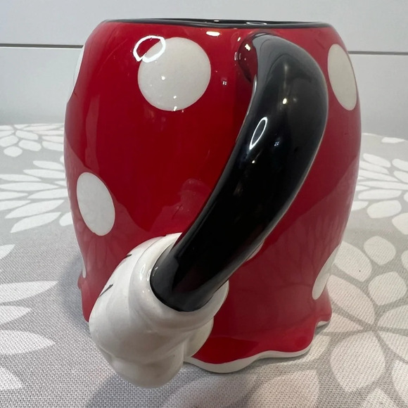 Disney Jerry Leigh Minnie Mouse Hand on Hip Mug Red White Polka Dot Mug. 18 oz. - Picture 6 of 7